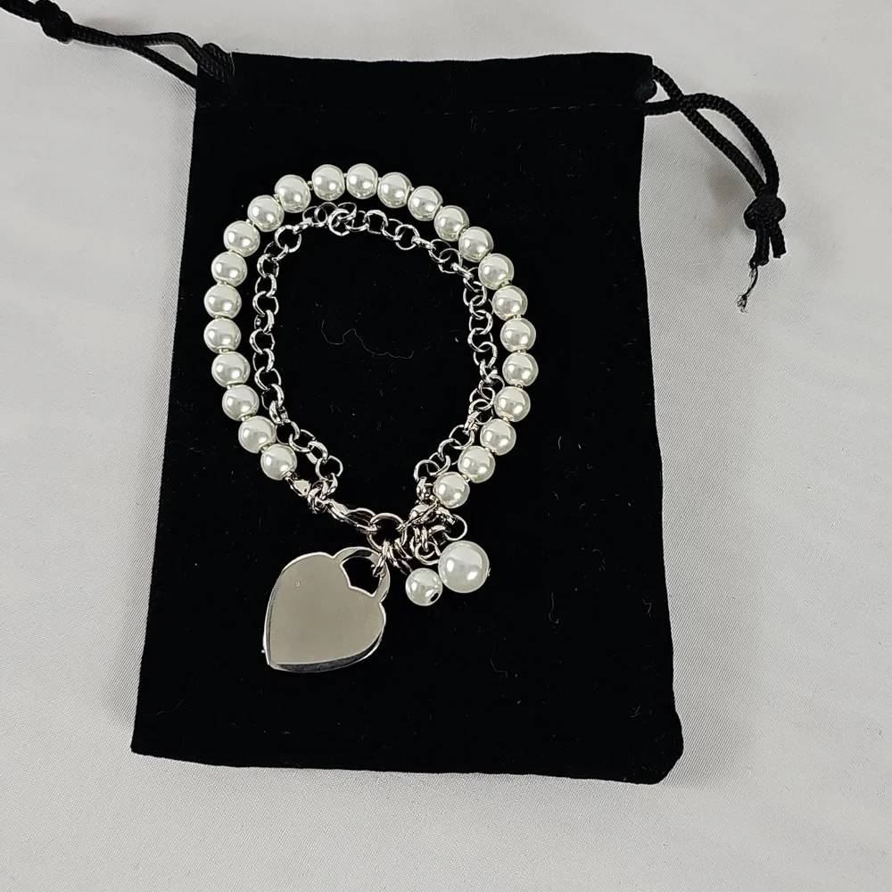 Elegant Silver and White Pearl Bracelet - Picture 2 of 3